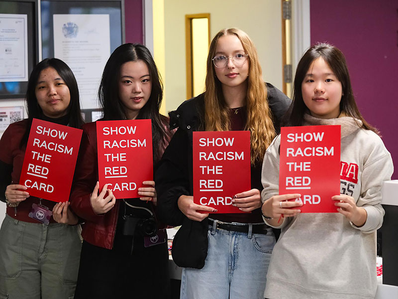 多元共生，以红为盟