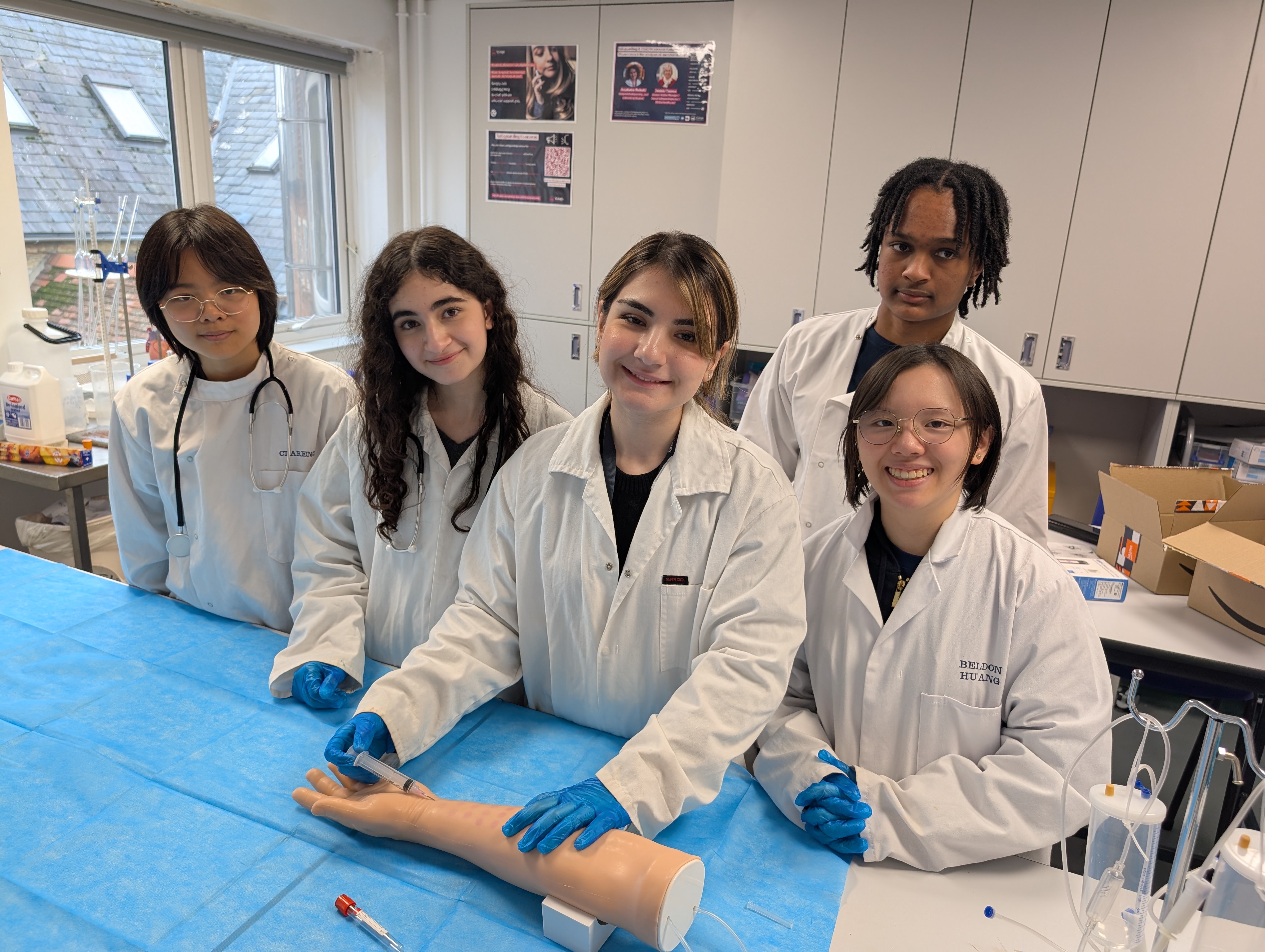 国王医学社：超学科课程体系的重要组成部分