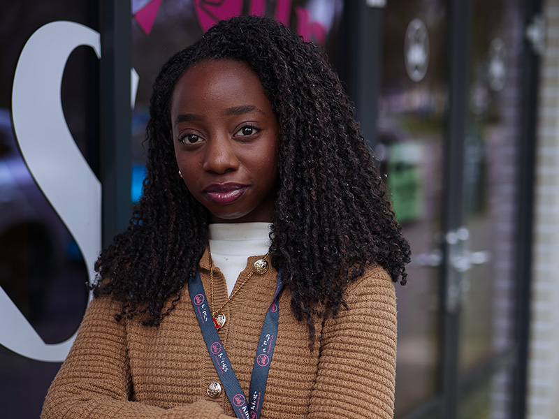 认识来自安哥拉的Valena